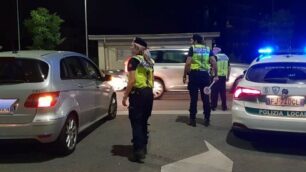 Un posto di blocco della polizia locale di Monza