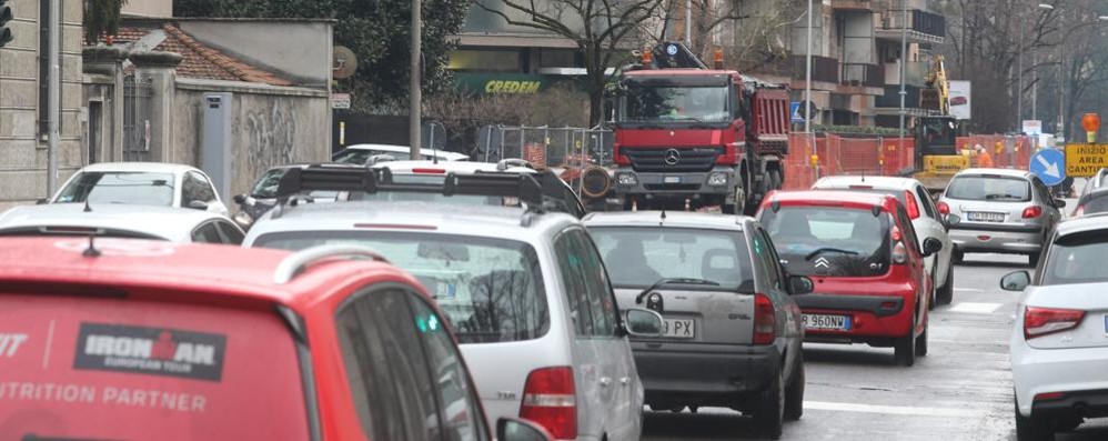 Monza Traffico cantiere via Cantore