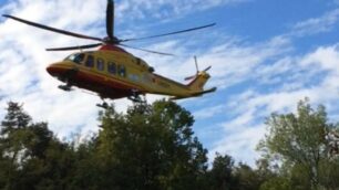 La donna è stata trasportata a Monza con una eliambulanza