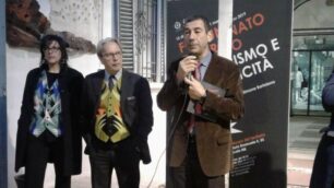 Nella foto di presentazione, da sinistra: Massimo Pesenti, conservatore Must, i curatori Simona Bartolena e Maurizio Scudiero, il sindaco Francesco Sartini, l'assessore alla cultura Emilio Russo.