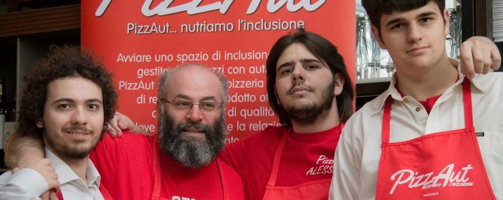 Nico Campora con i ragazzi di PizzAut