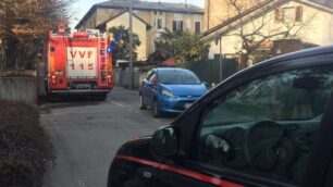 Arcore, vigili del fuoco e carabinieri in via Abate d'Adda