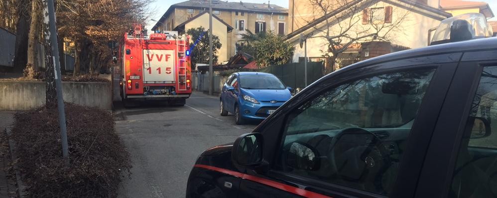 Arcore, vigili del fuoco e carabinieri in via Abate d'Adda