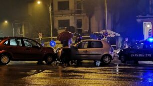 Scontro frontale tra due auto a Besana via Kennedy