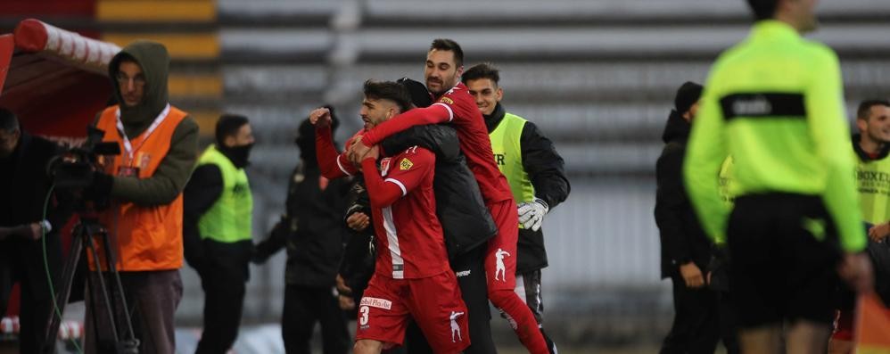 Calcio: Monza-Fano 1-0, la festa al gol di Anastasio