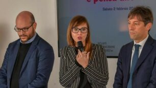 Il ministro Lorenzo Fontana a sinistra e il vicepresidente della Lombardia Fabrizio Sala a destra con al centro l’assessore regionale Silvia Piani