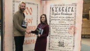 Biassono Alberto Caspani con Ksenia Kreida, donazione libri alla biblioteca nazionale di Minsk