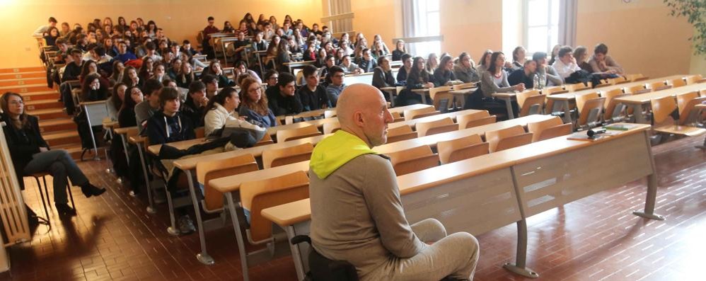 Monza Liceo Zucchi Incontro con Giordano Tomasoni