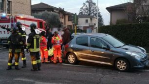 Scontro tra due vetture a Seregno via Fermi