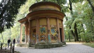 Il tempietto vandalizzato