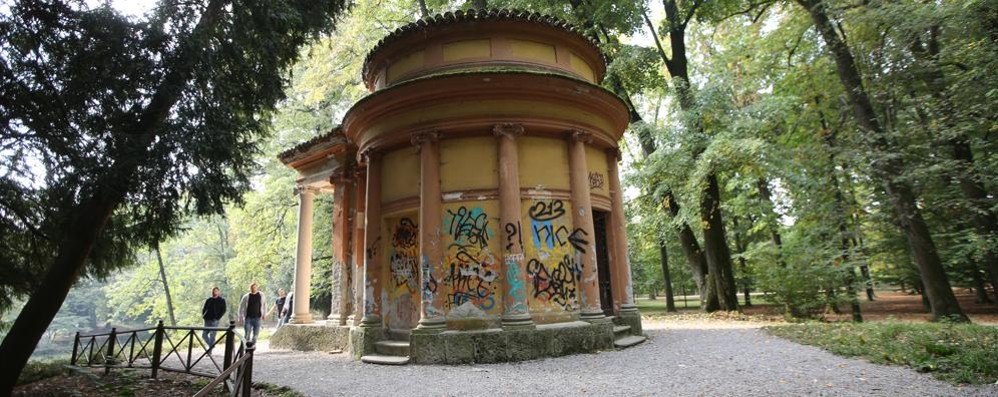 Il tempietto vandalizzato