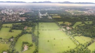 Panorama del Parco di Monza nei pressi della Reggia scattata con drone da Federico Barbieri, neo laureato in architettura con passione per la fotografia soprattutto aerea. Pubblica le sue foto sulla pagina facebook Drone Hunter.