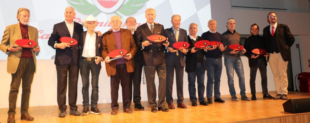 Le premiazioni dei piloti Alfa Romeo di un tempo