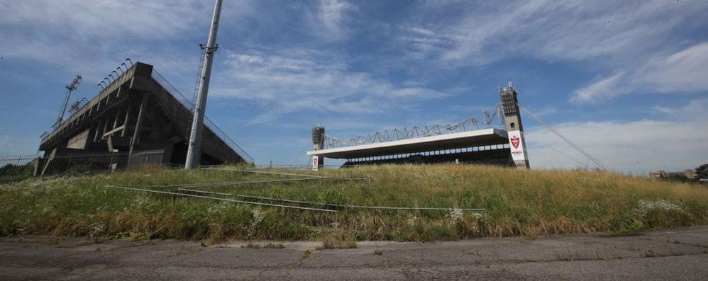 L’esterno dello stadio Brianteo