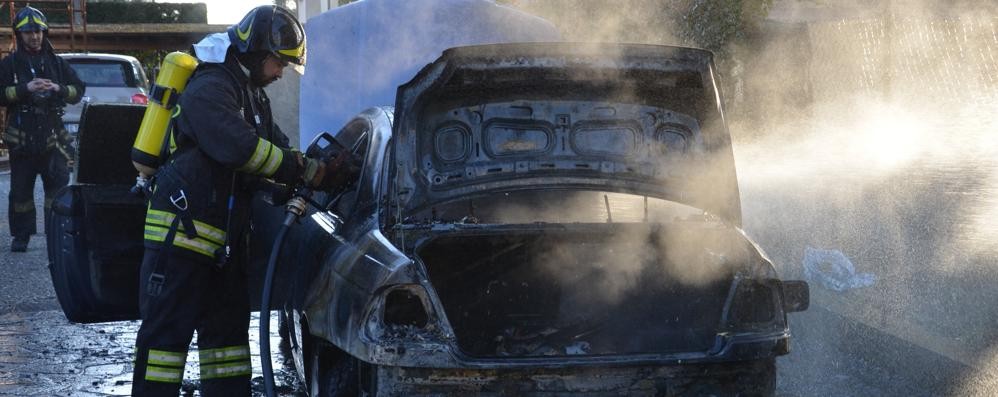 Incendio vettura a Giussano via Alberto Da Giussano