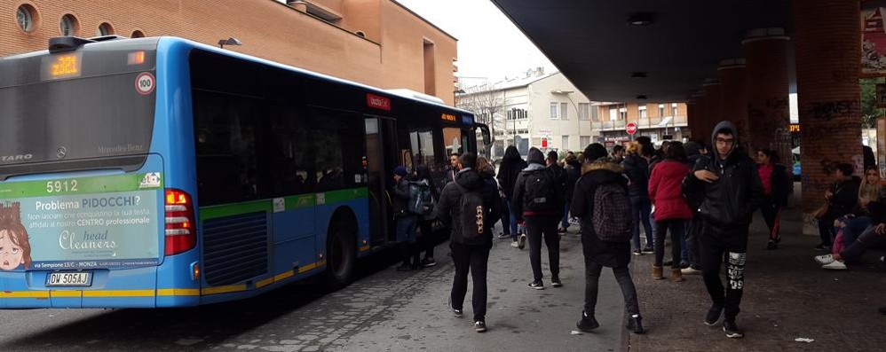 Il terminal degli autobus a Vimercate