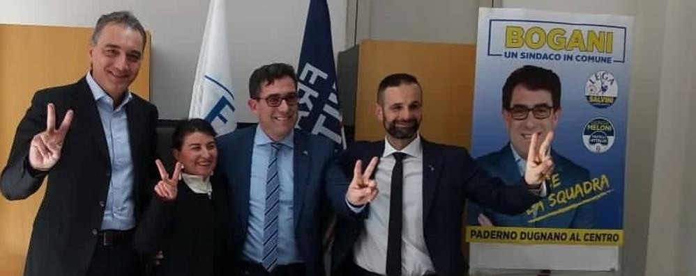 La presentazione della candidatura di Bogani, secondo da destra, sostenuto da Lega e Fratelli d’Italia