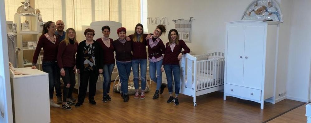 Uno dei reparti del nuovo megastore la Chicciola di Varedo con le dipendenti