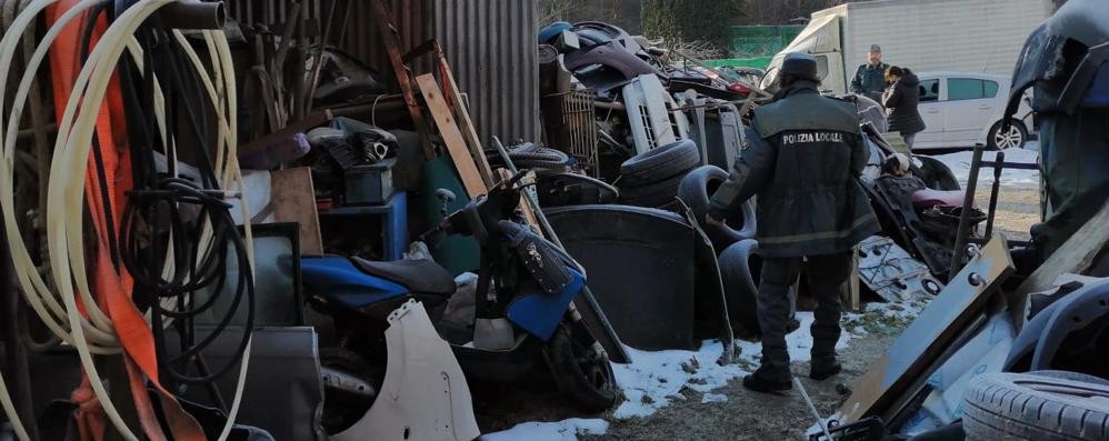 La carrozzeria abusiva trovata a Cesano, un potenziale luogo contaminato