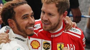 F1: Lewis Hamilton e Sebastian Vettel, l’inglese punta a superare Fangio per titoli vinti- foto Fomrula 1 su facebook