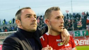 Cristian Brocchi con capitan D'Errico che nel giorno del suo compleanno ha dato un assit per il primo gol di Palazzi