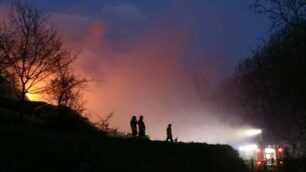 Incendio discarica Mariano Comense ore 20