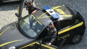 Una pattuglia della guardia di finanza di Monza