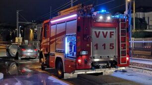 Incendio vettura a Meda piazza Chiesa