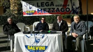 Il gazebo della Lega Nord di Mezzago poco prima dell'accaduto