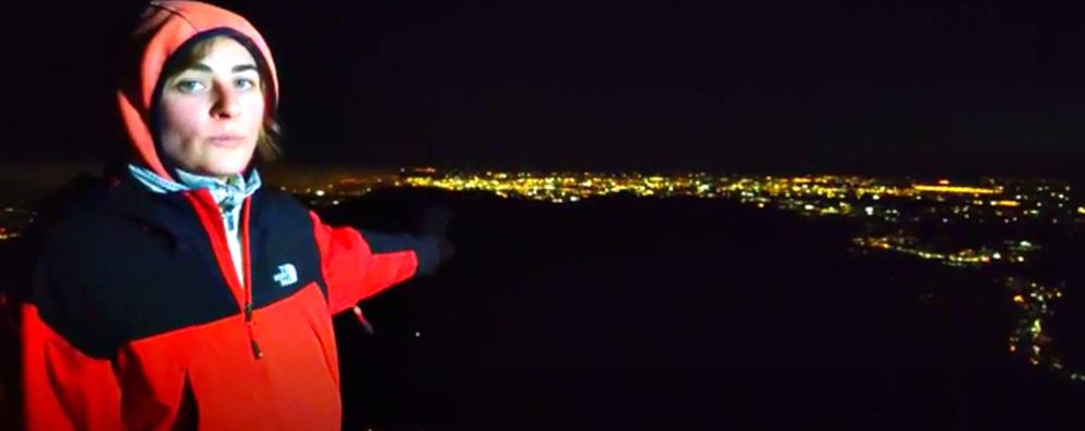 La guida Marilena Pasini sul Monte San Primo per mostrare l’inquinamento luminoso