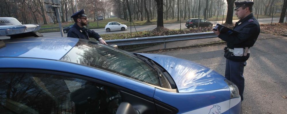 Una volante della polizia di stato di Monza