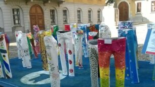 I jeans esposti a Monza dai ragazzi autistici