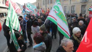 Presidio davanti alla prefettura di via Prina a Monza contro gli infortuni sul lavoro