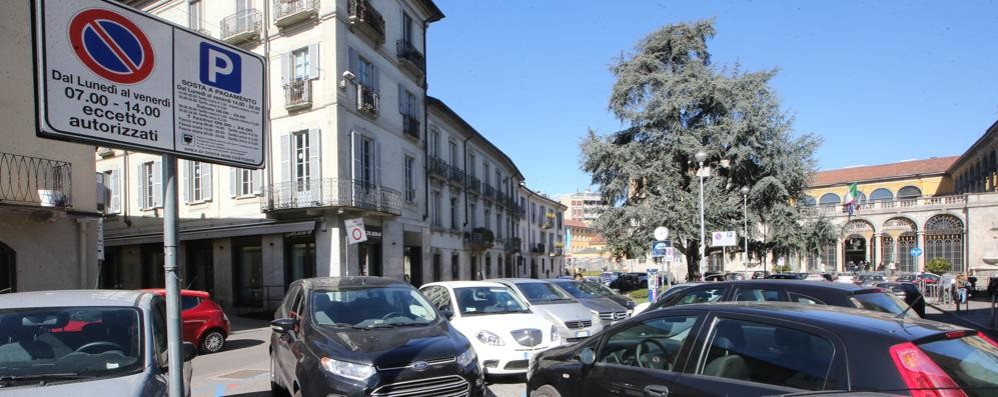 Piazza Garibaldi aspetta in nuovi cartelli per la sosta