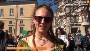 Sciopero per il clima a Monza, le voci dei ragazzi in piazza Trento e Trieste