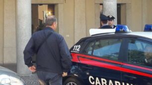 I carabinieri davanti al municipio di Seregno a settembre del 2017