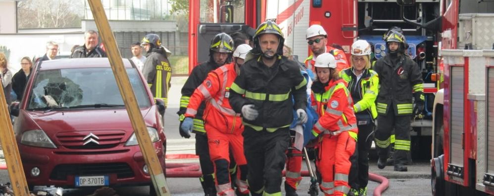 L'incendio in via Negri a Seregno