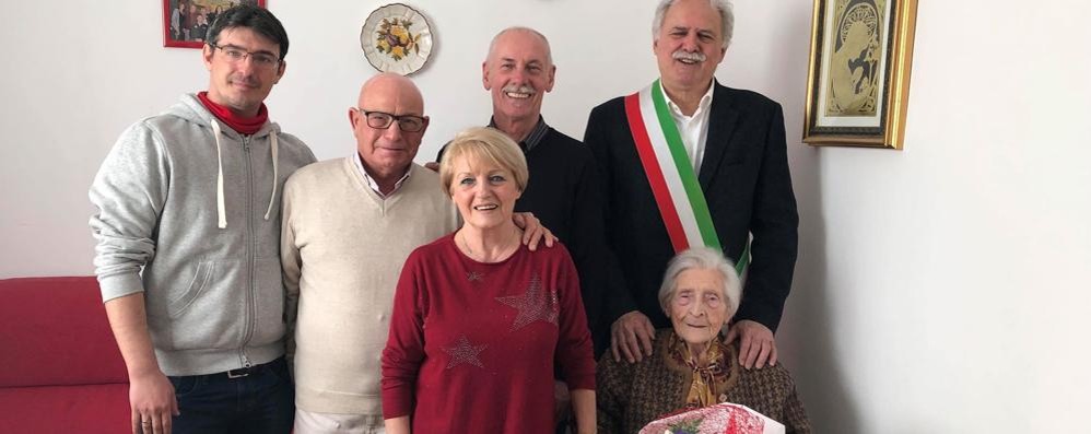 Sovico: 100 anni di Giuseppina Vertemati con il sindaco e la famiglia