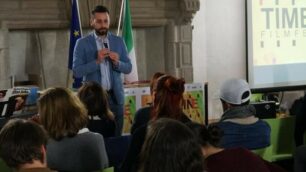 Il sindaco di Carate Luca Veggian alla inaugurazione dell’evento, giovedì 28 febbraio