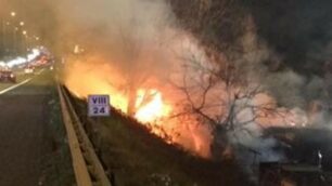 Statale 36 fumo in Valassina per incendio carreggiata ridotta