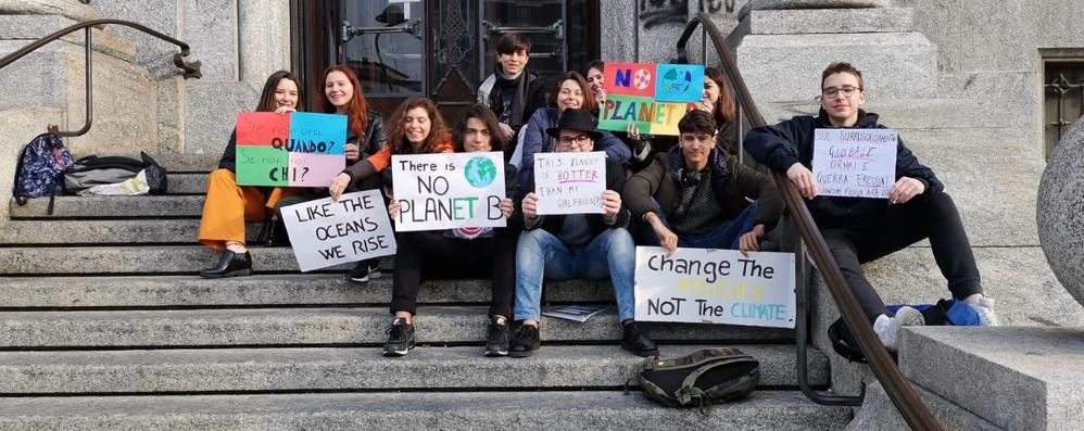 Clima: la manifestazione degli studenti di Zucchi e Frisi a Monza