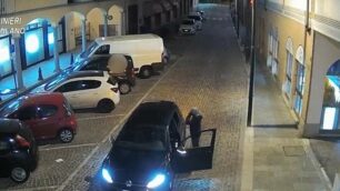 Solaro: la banda fa esplodere il bancomat