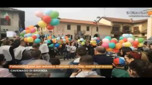 Il lancio di palloncini ai funerali di Gabriele Di Guida a Cavenago di Brianza
