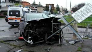 Monza incidente stradale viale Sicilia pomeriggio giovedì 11 aprile 2019