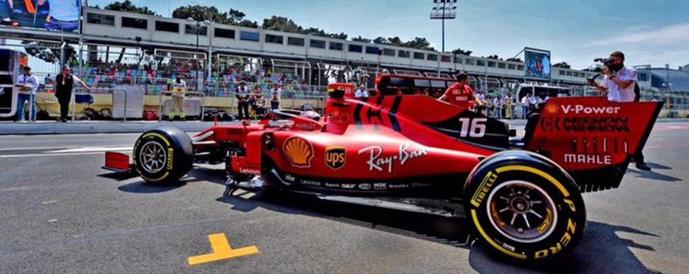 La Ferrari sulla pista di Baku