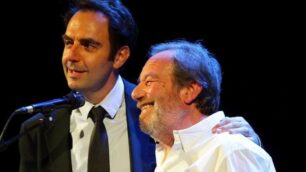 Neri Marcorè e Edoardo De Angelis a teatro a Villasanta