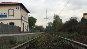 La stazione di Lesmo lungo la linea Seregno-Carnate