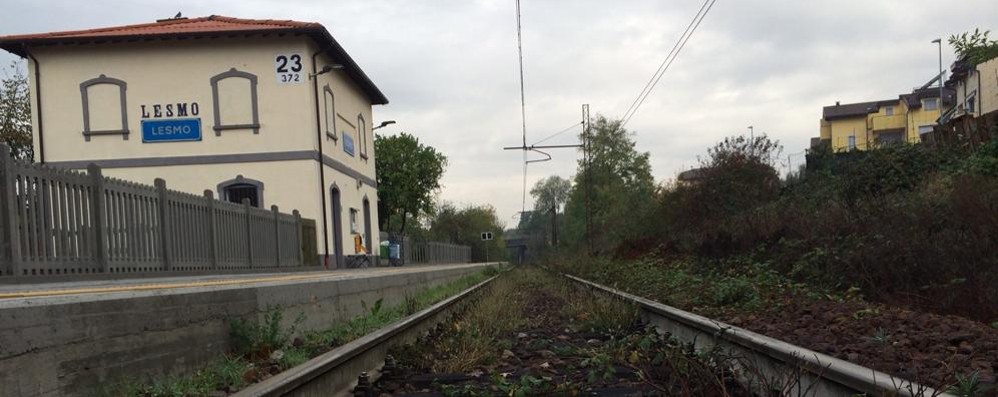 La stazione di Lesmo lungo la linea Seregno-Carnate