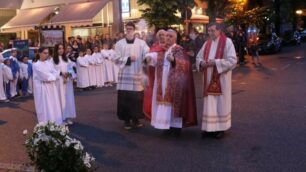 L'omaggio floreale alla Madonnina ha aperto la sagra di Santa Valeria a Seregno