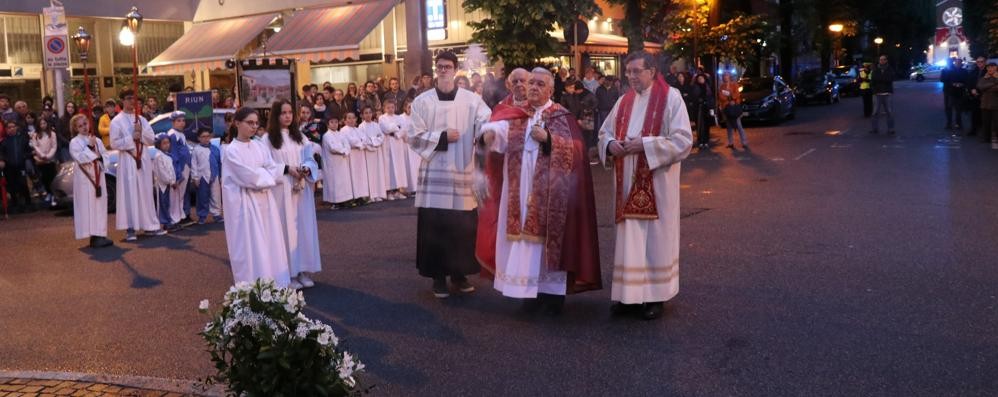 L'omaggio floreale alla Madonnina ha aperto la sagra di Santa Valeria a Seregno